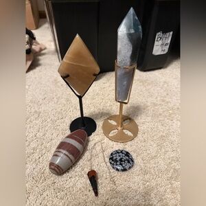 Crystal Decor & Stone Bundle – Points, Palm Stones & Pendulum